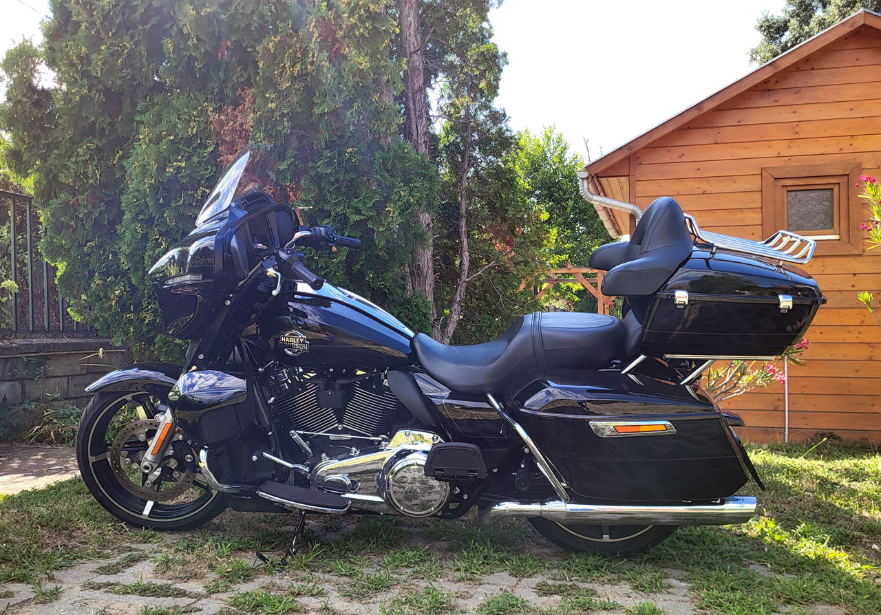 30-street-glide-ultra.jpg