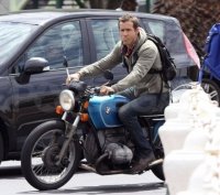 Ryan-on-the-set-of-Safe-House-March-3-ryan-reynolds-20108917-499-442.jpg