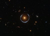 20111222-gravitacioslencsehatas-galaxis-einsteingyuru3.jpg