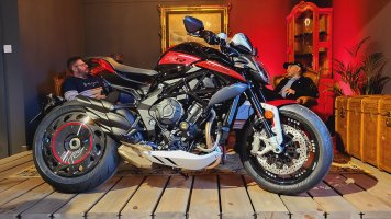 49/2024 Megnyílt az MV Agusta szalon