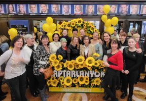 51/2025 Összegyűltek nosztalgiázni a naptárlányok