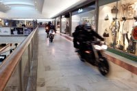 Armed motorcycle gang flee after robbing Fraser Hart jewellery store-1420279.jpg