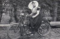 old_motorcycle_woman5.jpg