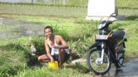 09VillaSebaliArea21_3070 -Washing motorcycle -We had a friendly discussion.jpg