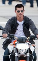 taylor-lautner-motorcycle.jpg