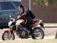 Taylor+Lautner+hangs+out+Aprilia+motorcycle+PmFZ1woehmSl.jpg