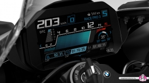 BMW-S1000RR-2023-4