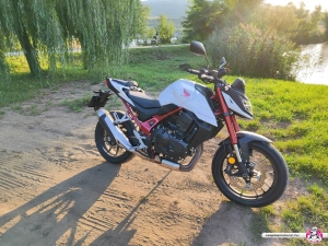 honda-cb750-hornet-2023-25