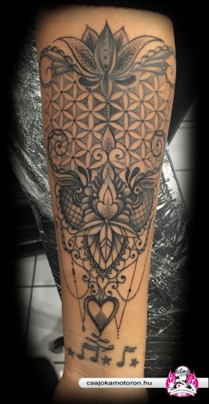 Black & White Tattoo - Lukács Anita tetováló és porcelánfestő