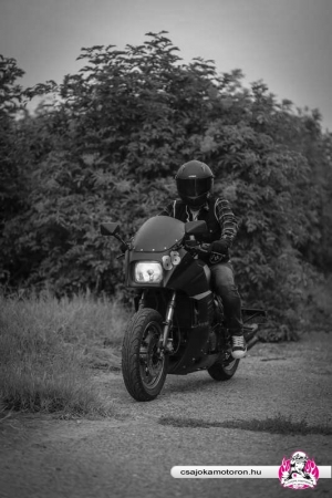 kawasaki-gpz900r-madmax-12