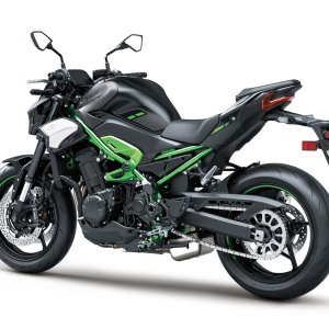 kawasaki-z900-2025-08.jpg