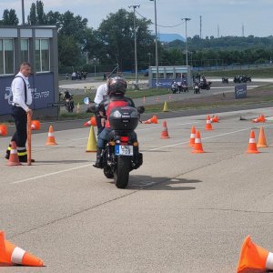 ingyenes-Vezetestechnikai-Trening-a-Hungaroring-Driving-Centerben-22.jpg