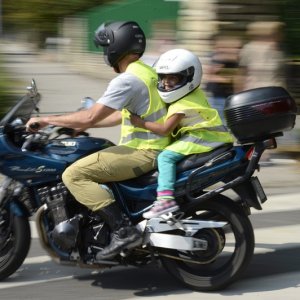 Motorozni vittk a Nemzetkzi Pet Intzet lakit