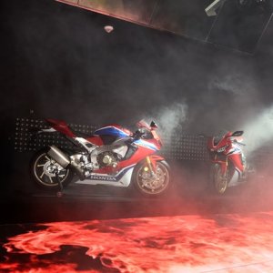 Intermot 2016 - 17YM CBR1000RR Fireblade SP/SP2 and 17YM CB1100 EX/RS