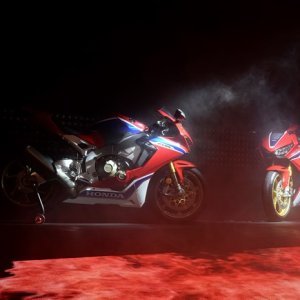 Intermot 2016 - 17YM CBR1000RR Fireblade SP/SP2 and 17YM CB1100 EX/RS
