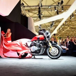 Intermot 2016 - 17YM CBR1000RR Fireblade SP/SP2 and 17YM CB1100 EX/RS