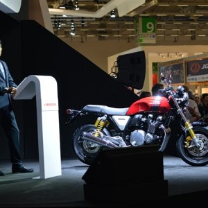 Intermot 2016 - 17YM CBR1000RR Fireblade SP/SP2 and 17YM CB1100 EX/RS