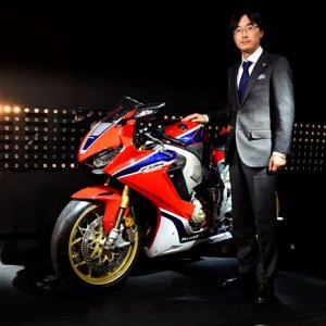 Intermot 2016 - 17YM CBR1000RR Fireblade SP/SP2 and 17YM CB1100 EX/RS