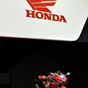 Intermot 2016 - 17YM CBR1000RR Fireblade SP/SP2 and 17YM CB1100 EX/RS