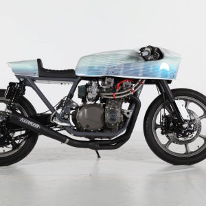 3rd Cafe Racer, Sur Les Chapeaux De Roues - The Z Project