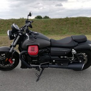 moto-guzzi-audace-2018_9