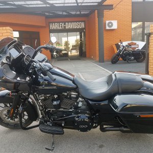 harley-davidson-road-glide-special-2019_15