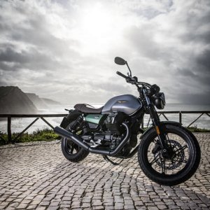 moto-guzzi-V7-Stone-Centenario-2021-12