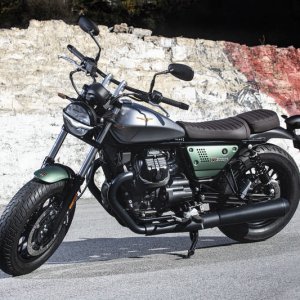 moto-guzzi-V9-Bobber-Centenario-2021-8