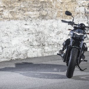 moto-guzzi-V9-Bobber-Centenario-2021-10