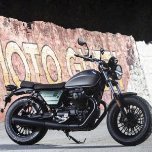 moto-guzzi-V9-Bobber-Centenario-2021-18