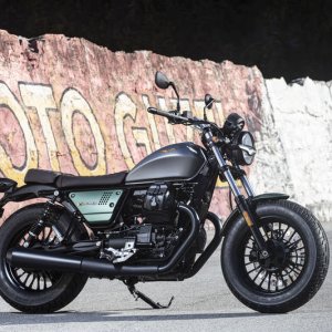 moto-guzzi-V9-Bobber-Centenario-2021-19