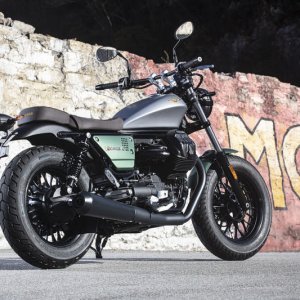 moto-guzzi-V9-Bobber-Centenario-2021-23