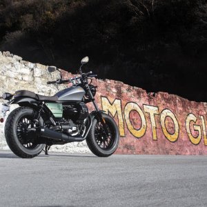 moto-guzzi-V9-Bobber-Centenario-2021-24