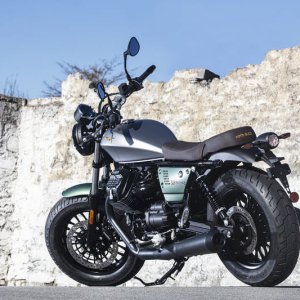 moto-guzzi-V9-Bobber-Centenario-2021-26