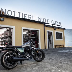 moto-guzzi-V9-Bobber-Centenario-2021-28