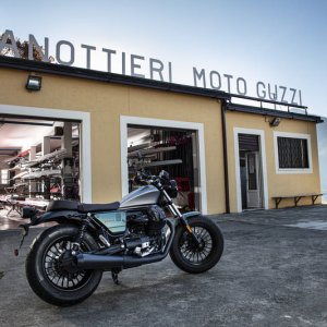 moto-guzzi-V9-Bobber-Centenario-2021-29