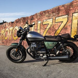 moto-guzzi-V9-Bobber-Centenario-2021-44