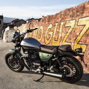 moto-guzzi-V9-Bobber-Centenario-2021-45