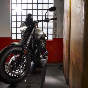 moto-guzzi-V9-Bobber-Centenario-2021-59