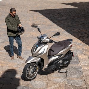 piaggio-beverly-300-2021-4