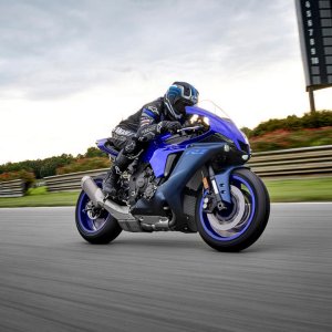 yamaha-yzf1000R1-2022-1