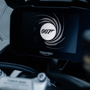 triumph-tiger-900x-007-james-bond-2021-10