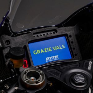 yamaha-r1-gtr-vr46-tribute-valentino-rossi-1