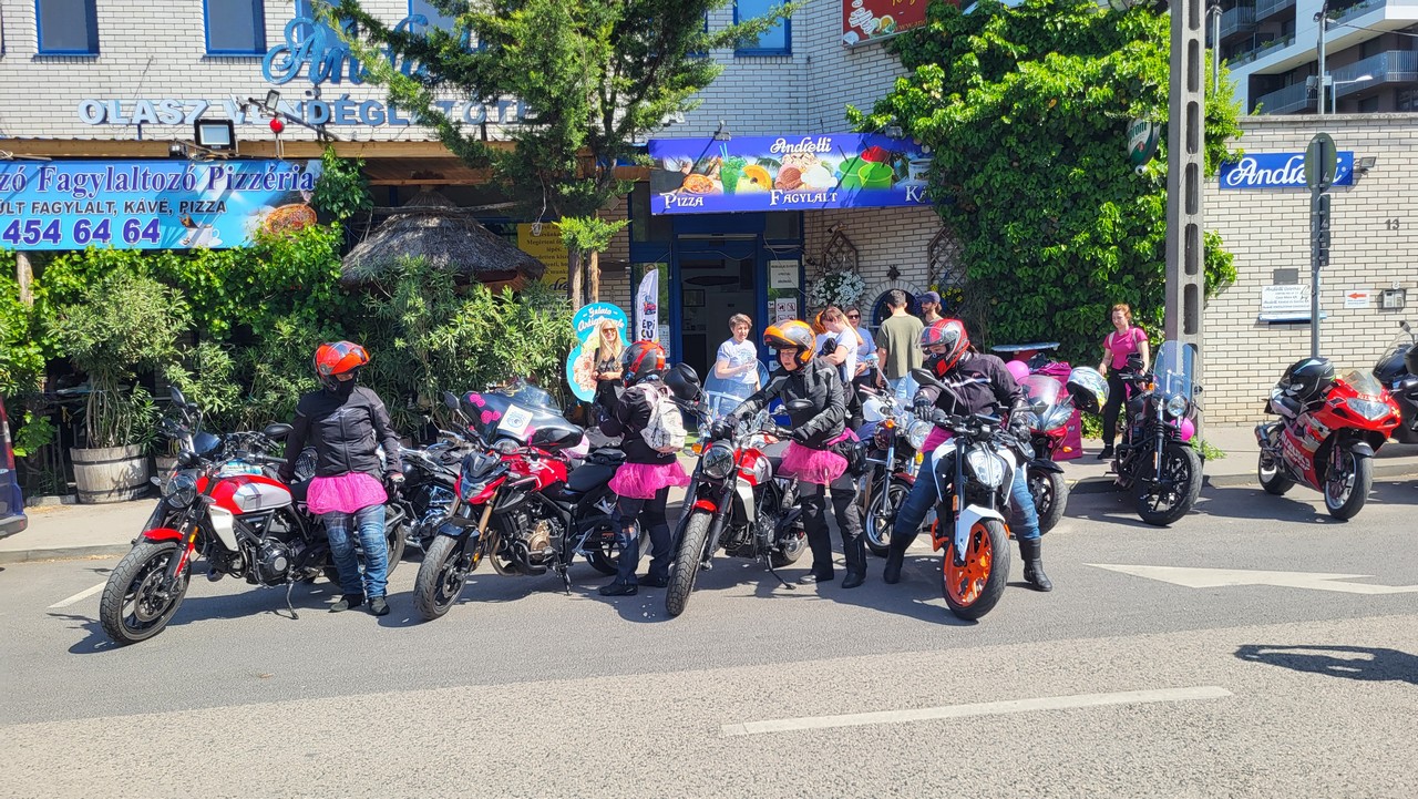 19-nemzetkozi-noi-motoros-nap-felvonulas--16.jpg