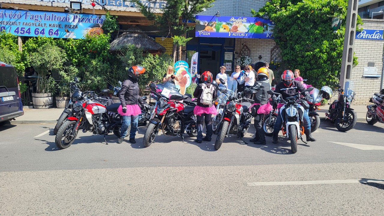 19-nemzetkozi-noi-motoros-nap-felvonulas--17.jpg