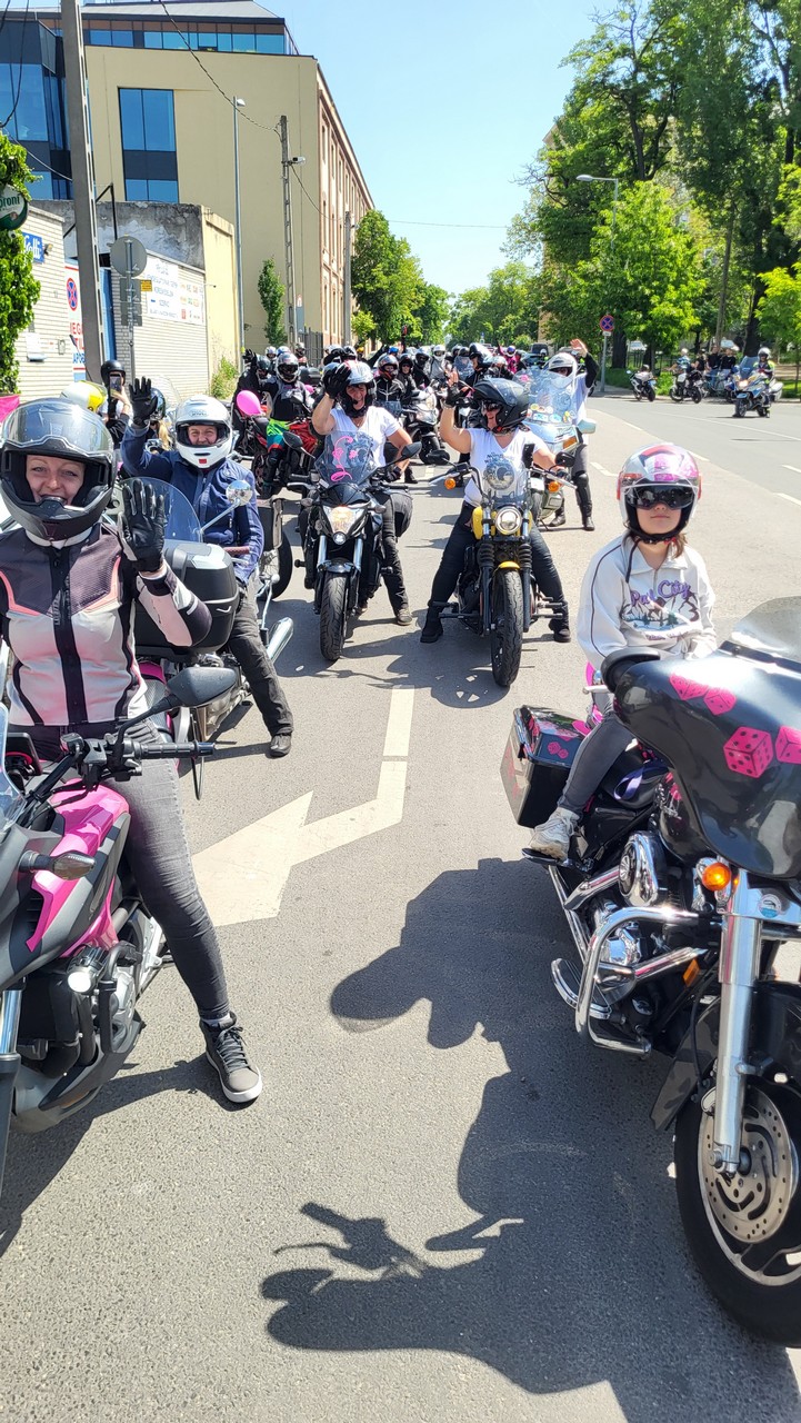 19-nemzetkozi-noi-motoros-nap-felvonulas--27.jpg