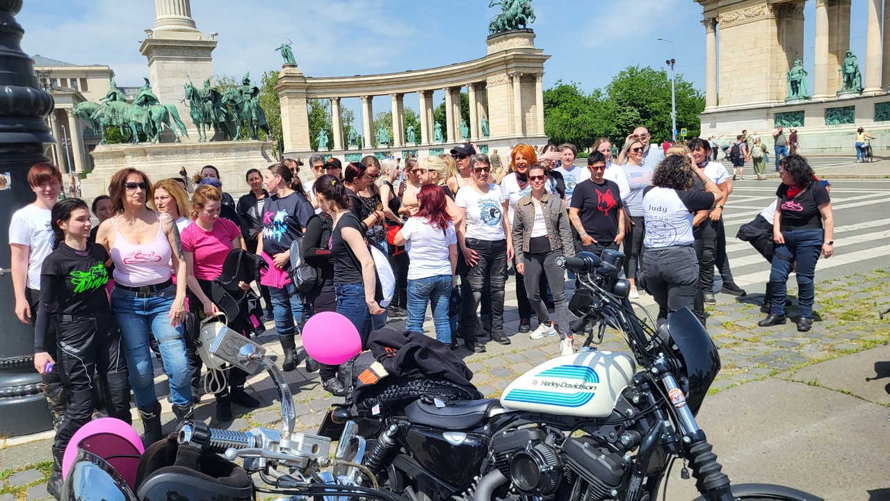 19-nemzetkozi-noi-motoros-nap-felvonulas--34.jpg