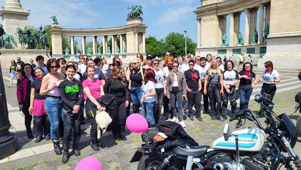 19-nemzetkozi-noi-motoros-nap-felvonulas--35.jpg
