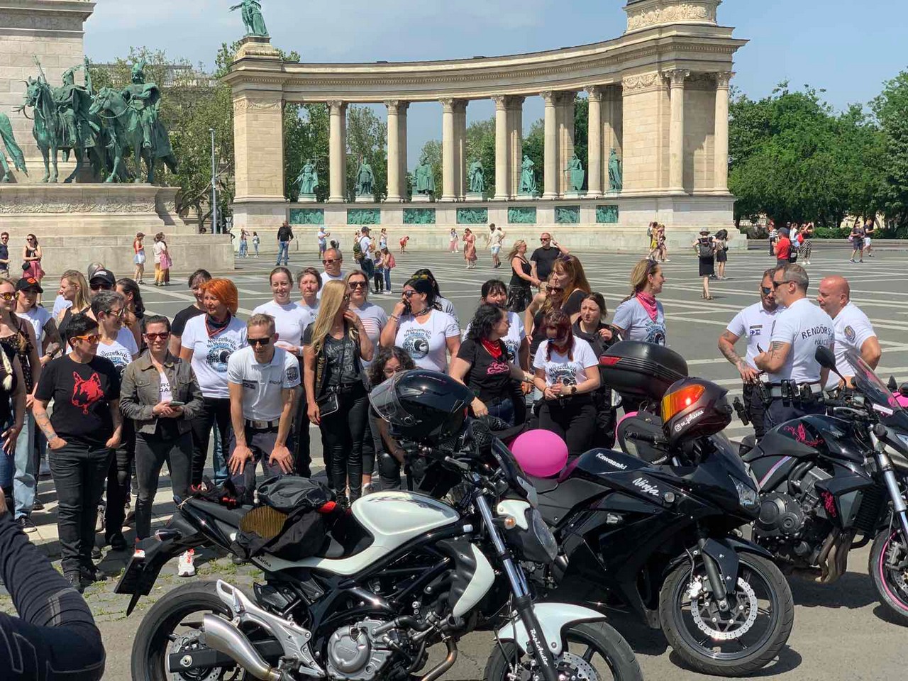 19-nemzetkozi-noi-motoros-nap-felvonulas--60.jpg
