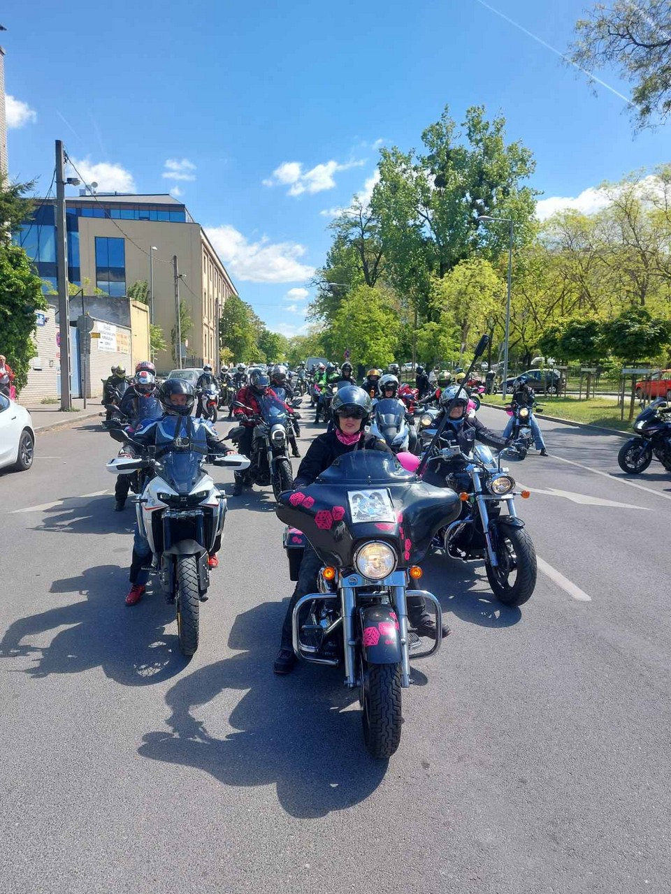 20-nemzetkozi-noi-motoros-nap-felvonulas-100.jpg